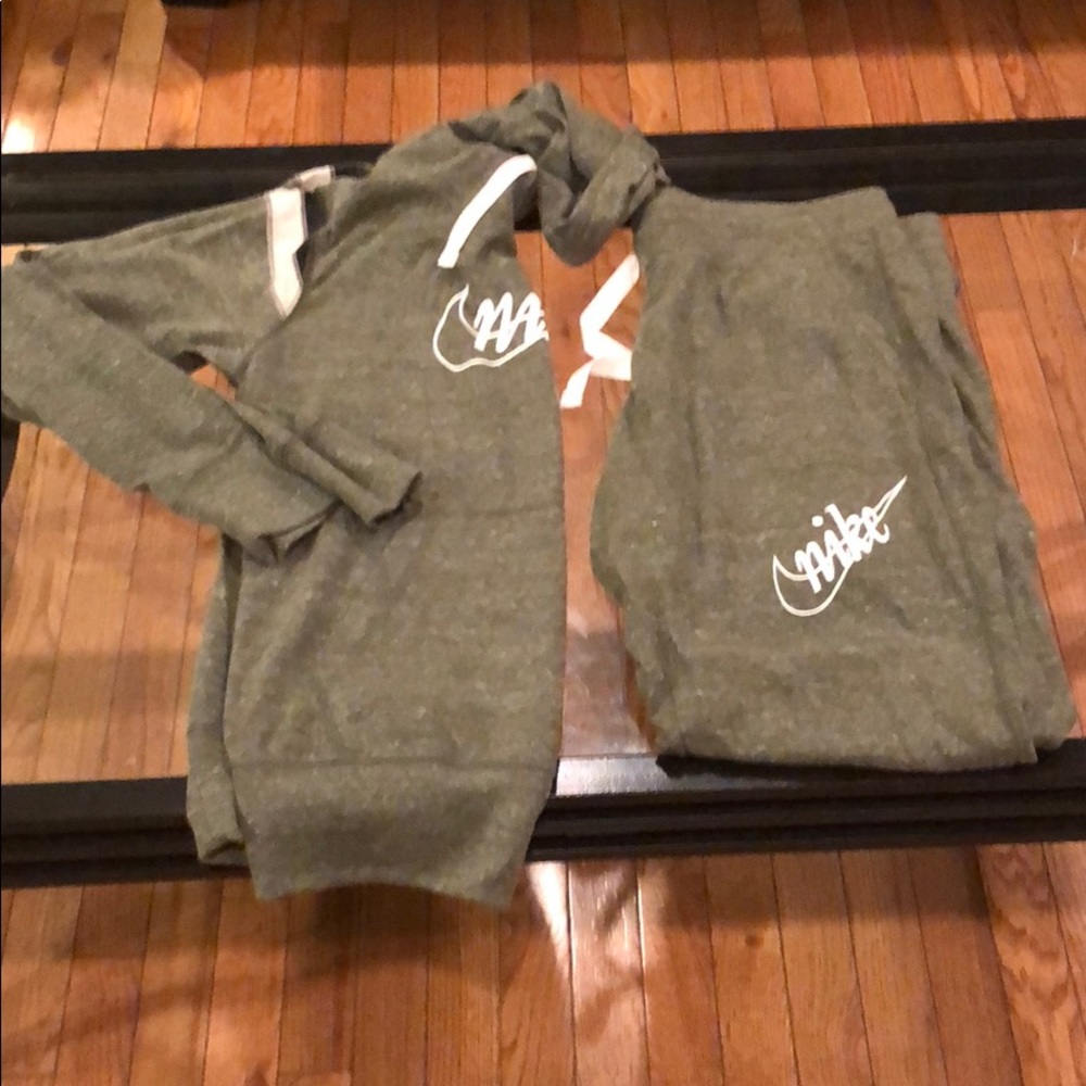 Green Nike Set! Top and Bottom